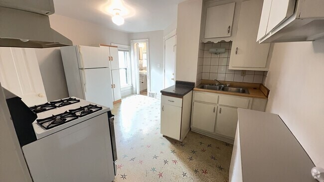 Building Photo - 701 Scott St Unit #B Rental