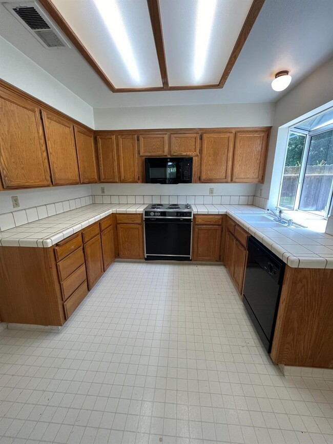 Photo - 763 E Robin Ln