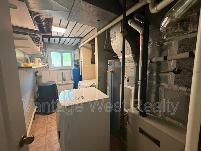 Photo - 907 Sutherland Ave