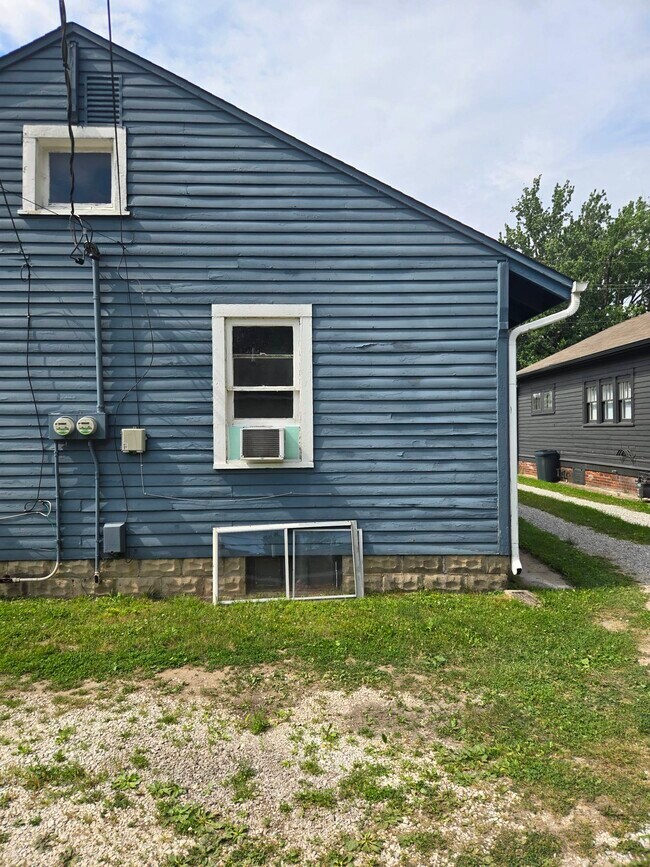 Photo - 721 E 54th St