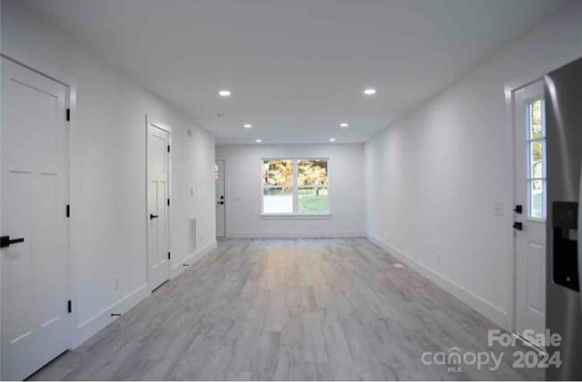 Photo - 30 24th St NW