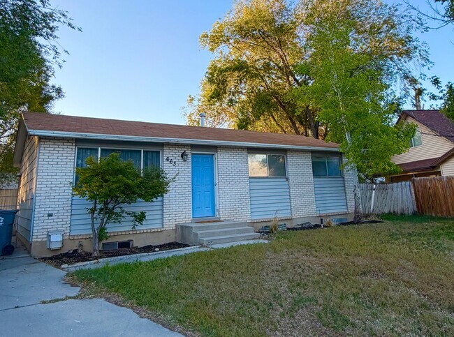 Building Photo - 663 E 170 N