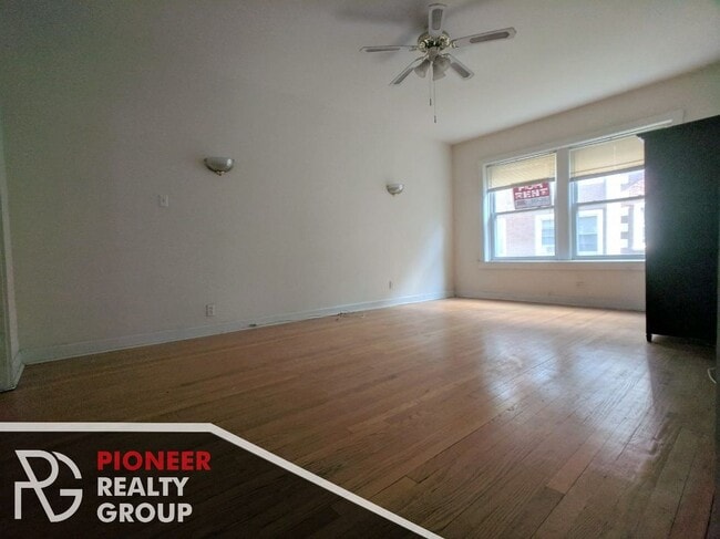 Building Photo - 4402 N Winchester Ave Unit 29