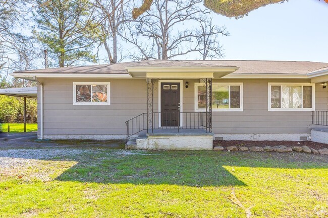 Building Photo - Updated 2 Bed 1 Bath with carport in East ... Rental