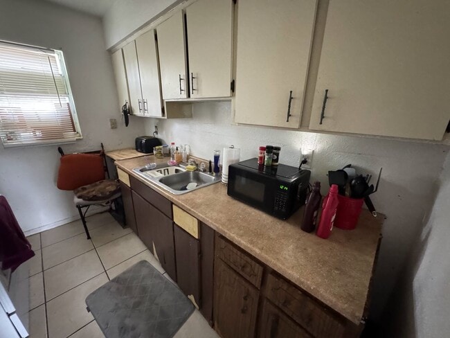 Photo - 2-Bedroom, 1-Bathroom Duplex in Tampa (MOV...