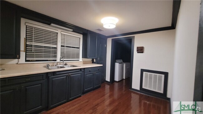Building Photo - 509 E Harris St Rental