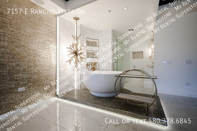 Building Photo - 7157 E Rancho Vista Dr