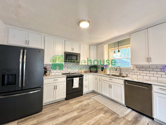 Photo - 5 Baywood Ln