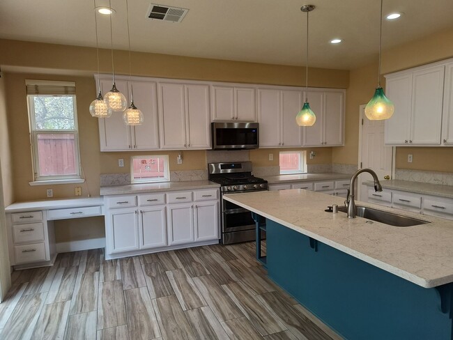 Photo - 4 Bedroom 3 Bathroom In Rocklin!