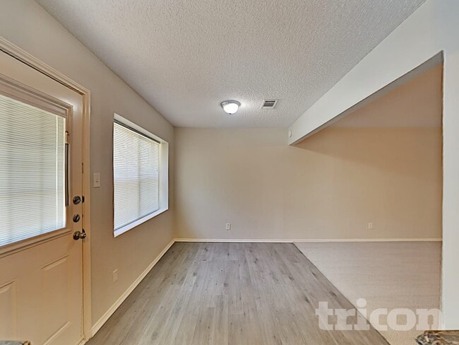 Photo - 537 Greenway Dr