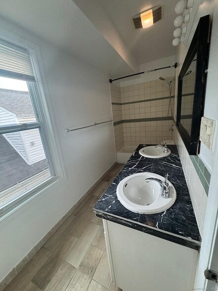 Photo - 220 Sheridan St Unit 3rd