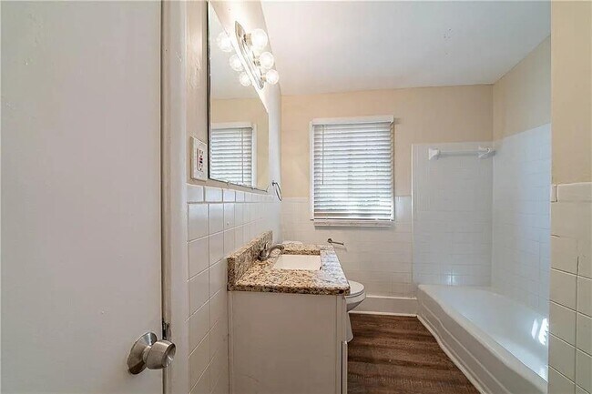 Photo - 16 Bromack Dr SE