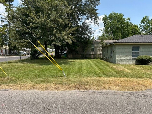 Photo - 880 W Verdine St