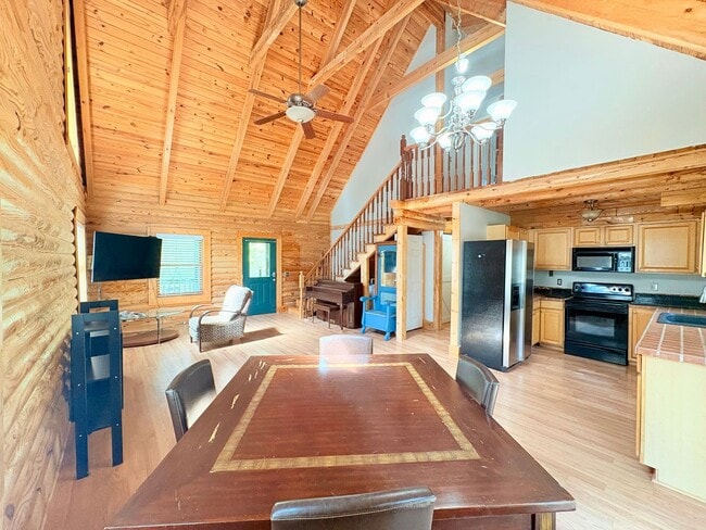 Photo - 413 Skyview Dr