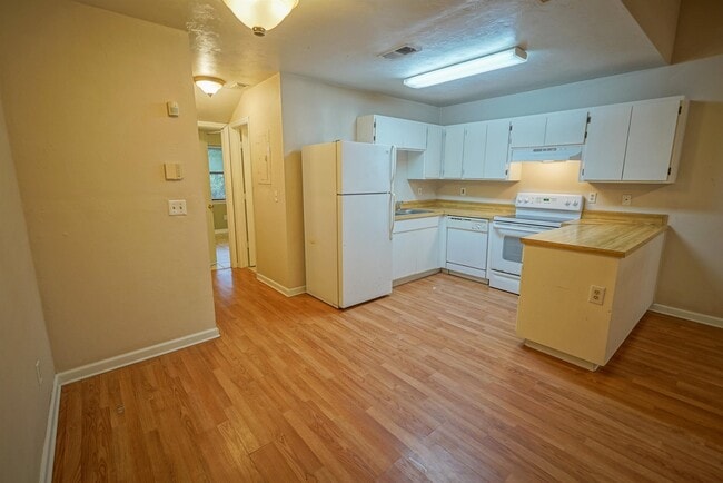 Photo - 2100 Continental Ave