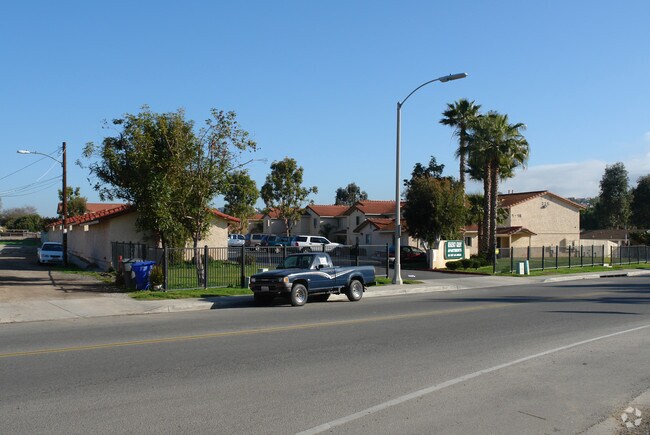 Regency Crest Apartments - Regency Crest Apartments