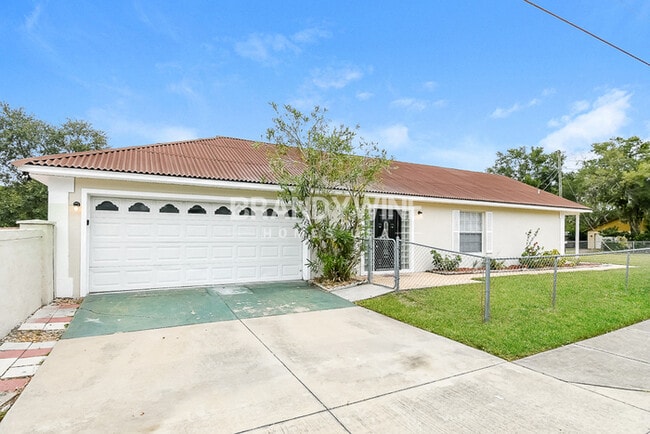 Photo - 330 N John St