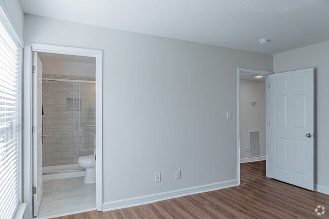 2BR, 2BA - 1,068SF - Primary Bedroom