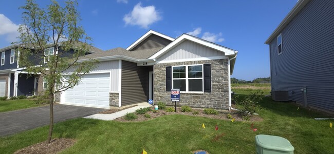Building Photo - 218 Cressmoor Blvd