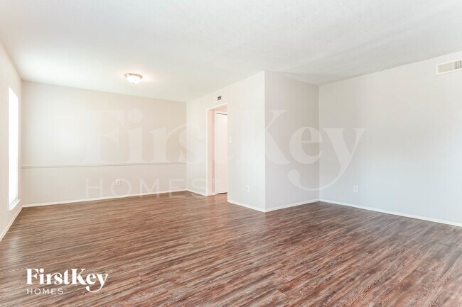 Photo - 1316 Royal Oak Dr