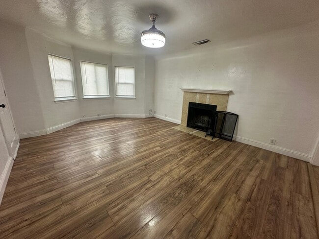 Photo - 301 Ainsley Ave