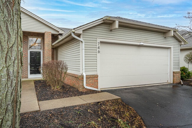 Photo - 746 Hilltop Ln Unit 746