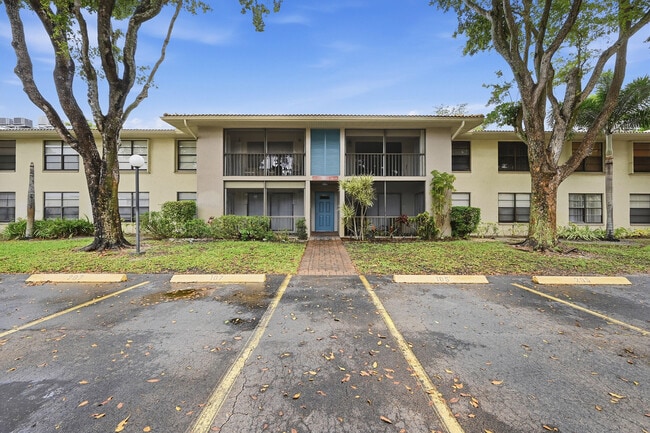Building Photo - 9875 Pineapple Tree Dr Unit 205