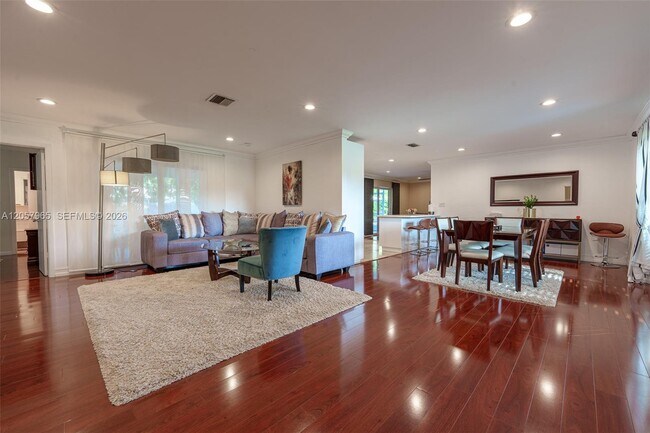 Photo - 740 Ridgewood Ln
