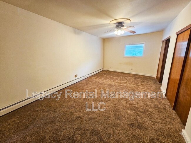 166 S Main St