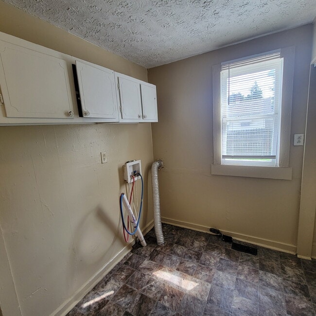 Garfield Park/South Indy 3BR House w/Garage!