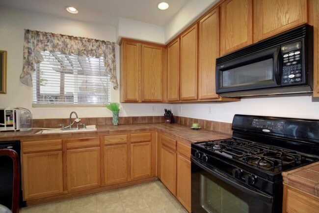 Photo - 2931 Logansport Way