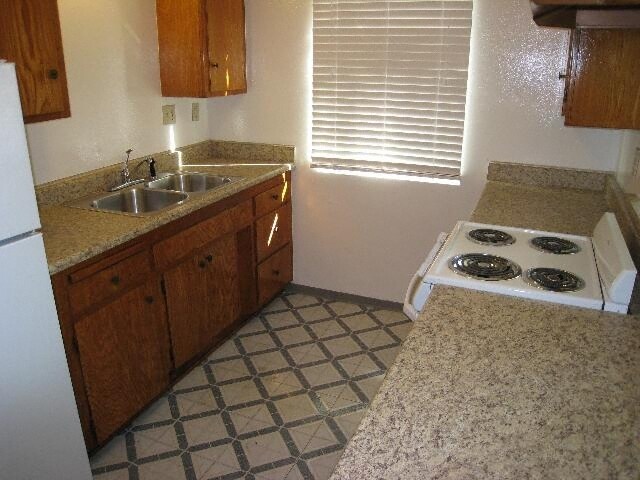 Photo - Twin Palms Apartments