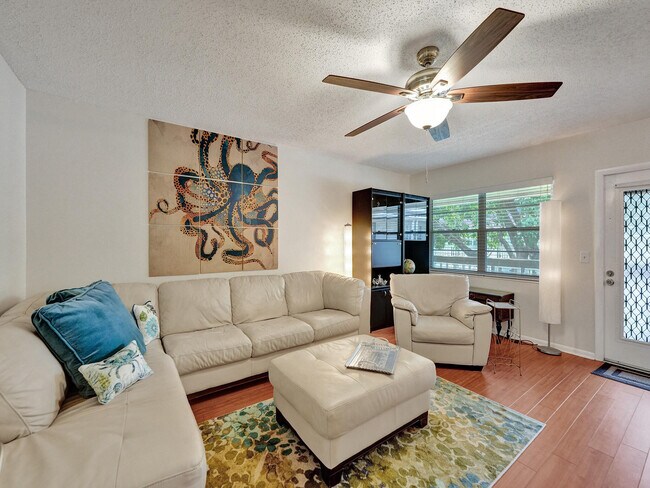 Photo - 232 Farnham J Unit 232