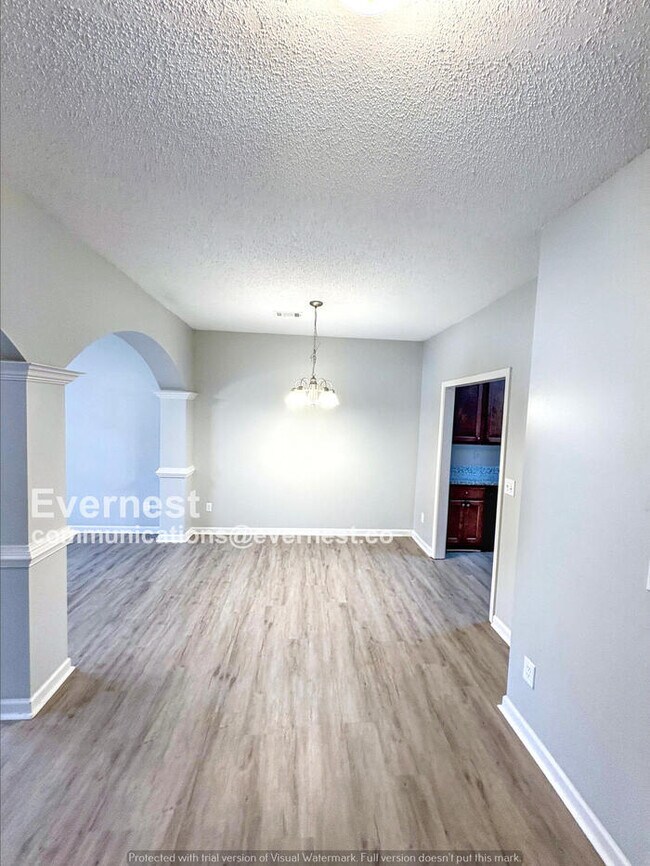 Photo - 8612 Thomas Ln