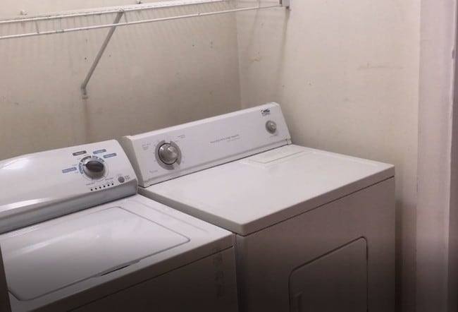 Washer/Dryer Provided