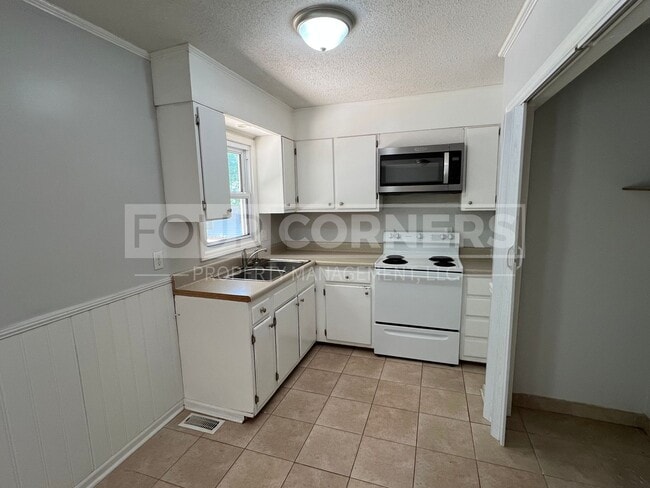 Photo - Charming 3 Bed 2 Bath House