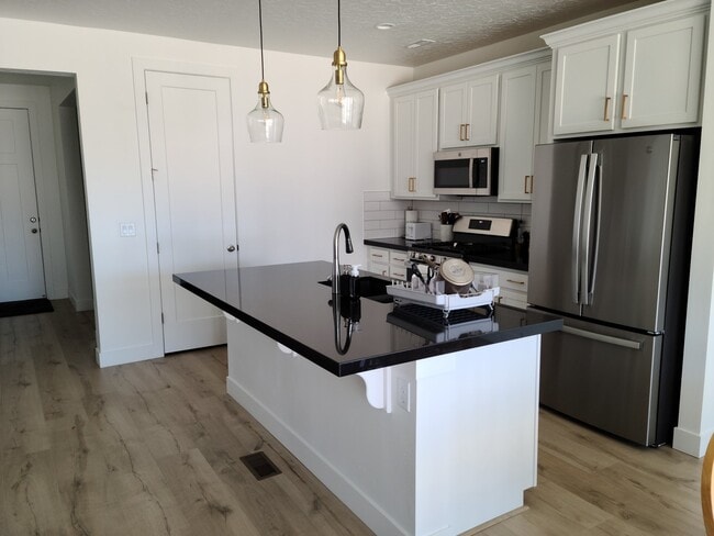 Photo - 1544 W 250 N