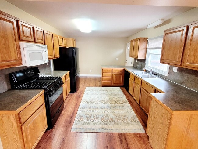 Photo - 6187 Blythefield Ave NE
