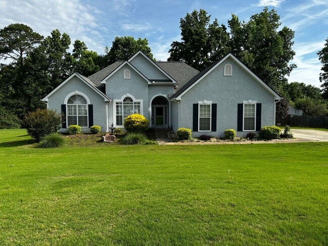 Building Photo - 3 Bedrooms 2 baths in McDonough