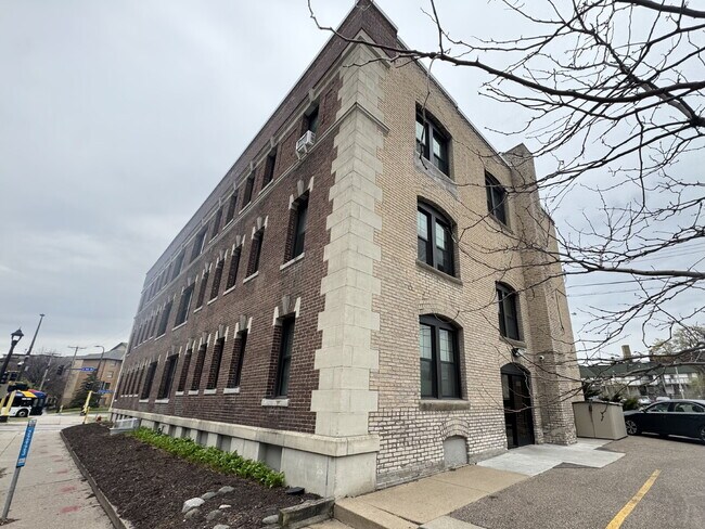 Photo - 900 Centennial Pl