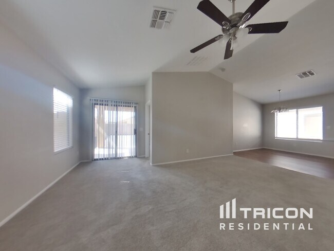 Photo - 40059 W Thornberry Ln