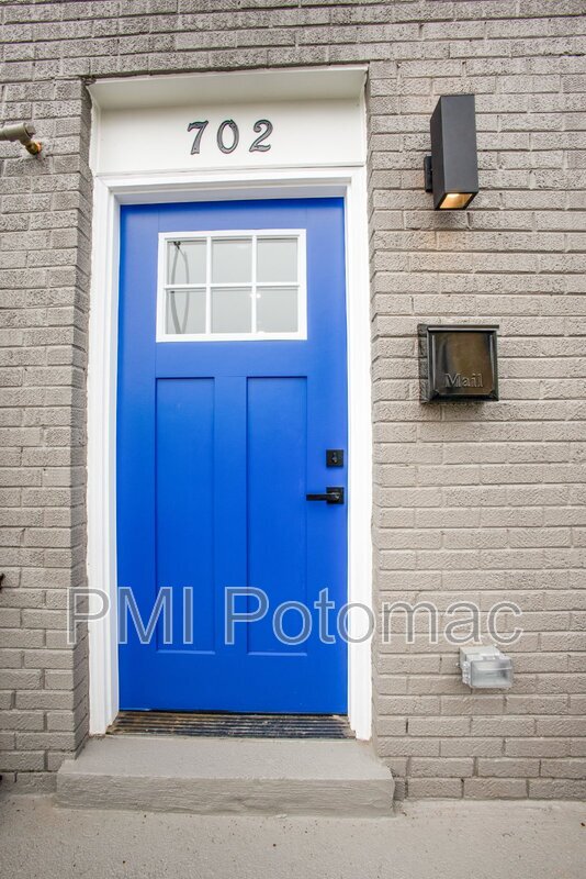 Photo - 702 19th St NE