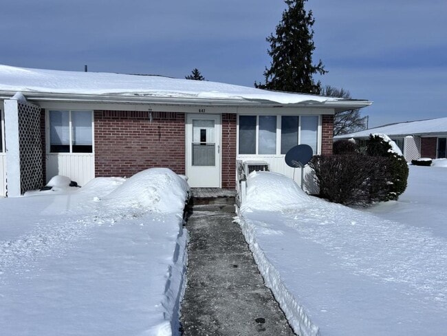 Building Photo - 947 W McKay Rd