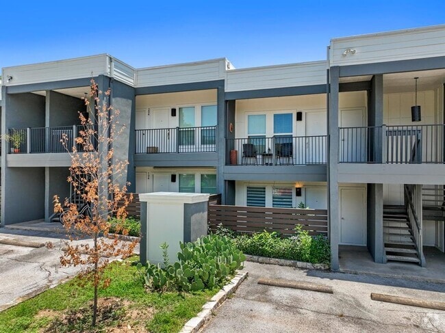 Building Photo - 1509 W 39th 1/2 St Unit 105 Rental