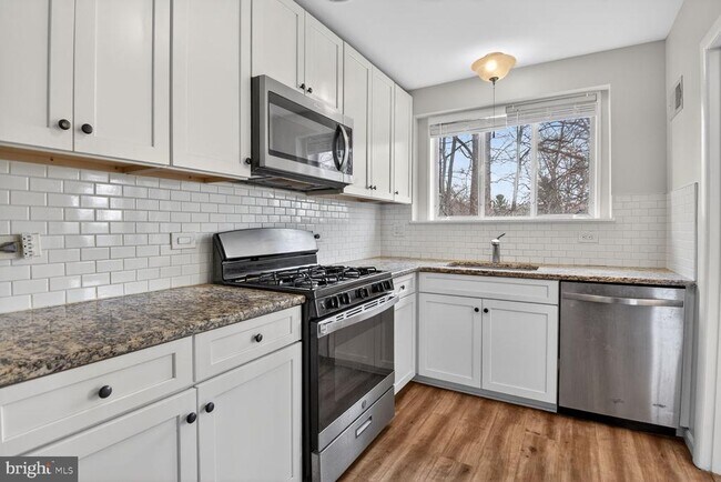 Photo - 10423 Montrose Ave Unit 303