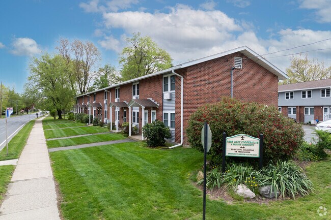 Exterior - Park East Townhouses