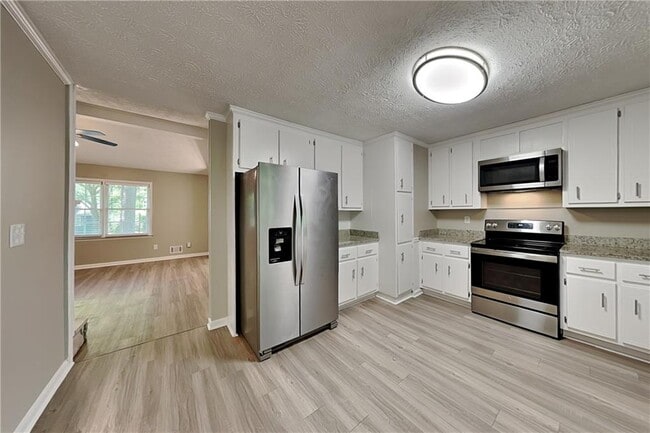 Photo - 2693 Raven Trail NE