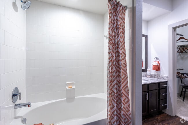 A2 1BR, 1BA - 692SF - Bathroom