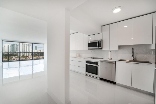 Building Photo - 3701 N Country Club Dr Unit 1607 Rental