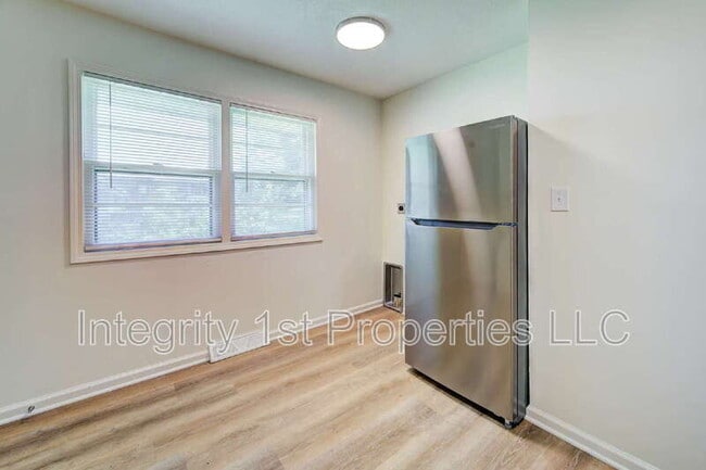 Photo - 9002 Bayless Rd